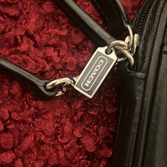 *Rare*Coach Black Leather Vertical Wristlet - Picture 4 of 14